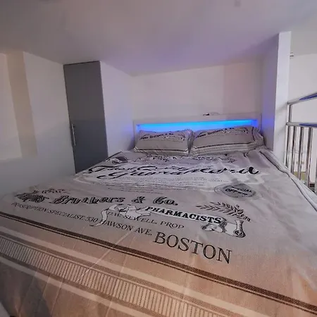Ideal For Exploring On Foot Apartment Paris