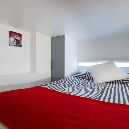 Ideal For Exploring On Foot * Париж